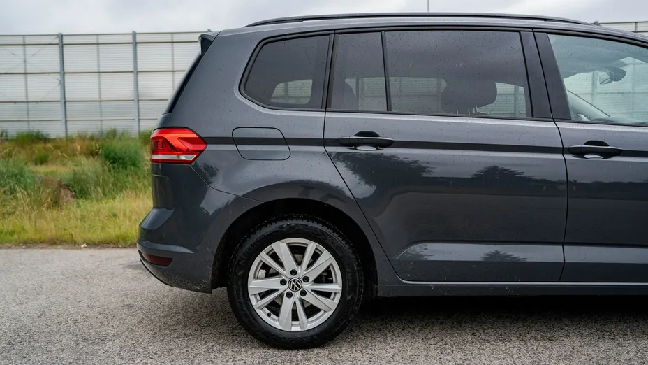 VOLKSWAGEN Touran -