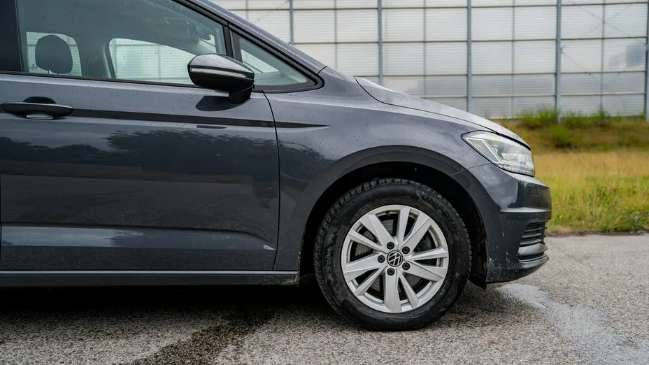 VOLKSWAGEN Touran -
