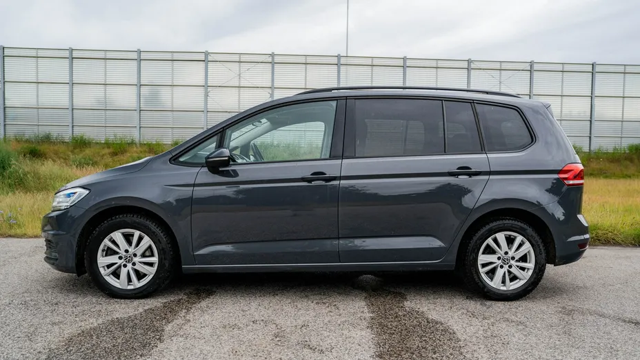 VOLKSWAGEN Touran -