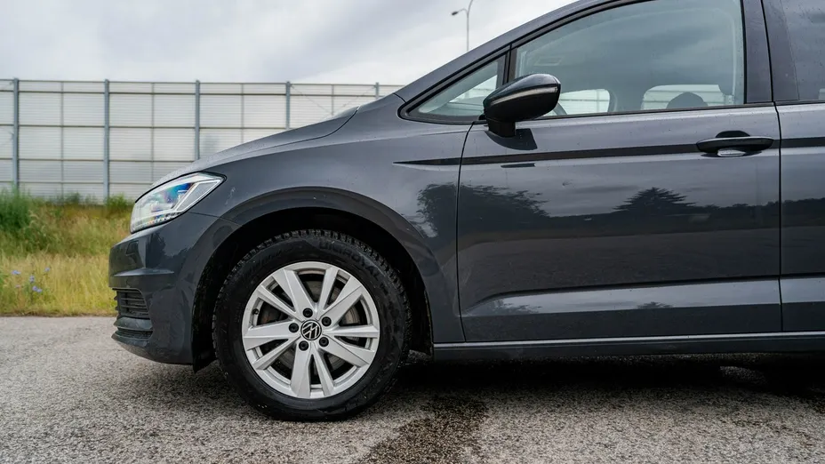 VOLKSWAGEN Touran -