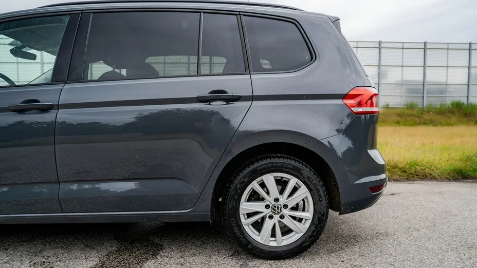 VOLKSWAGEN Touran -
