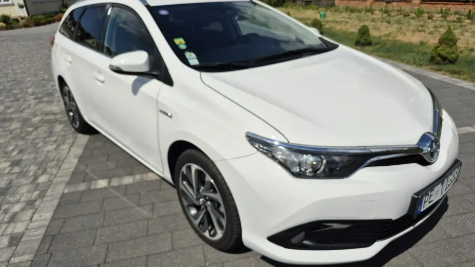 TOYOTA Auris -