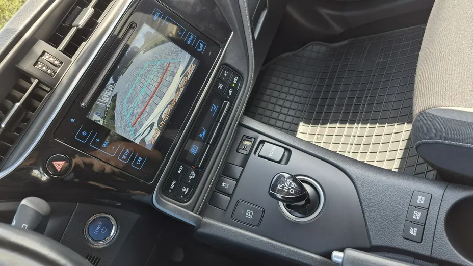 TOYOTA Auris -