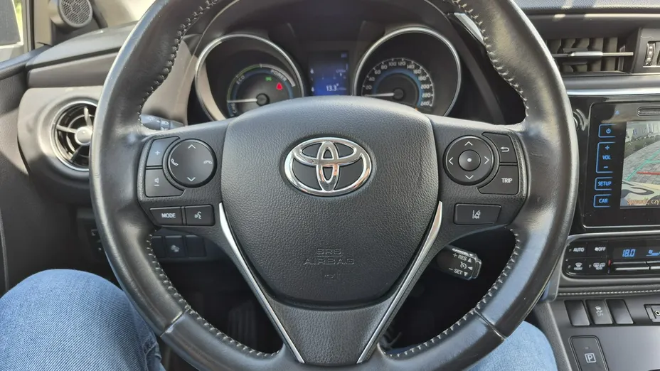 TOYOTA Auris -