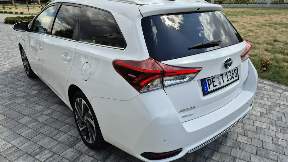 TOYOTA Auris -
