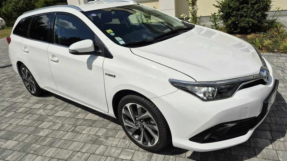 TOYOTA Auris -