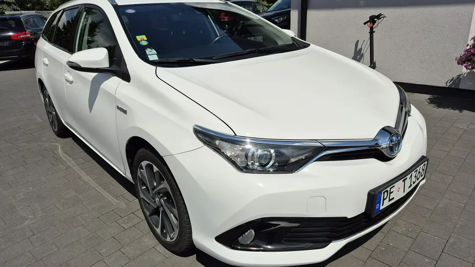 TOYOTA Auris -