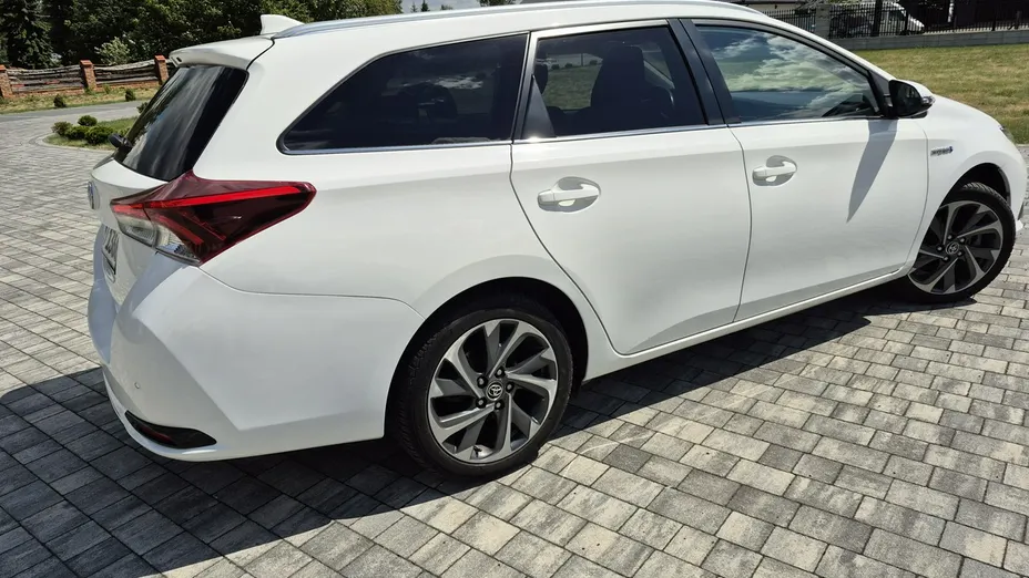 TOYOTA Auris -