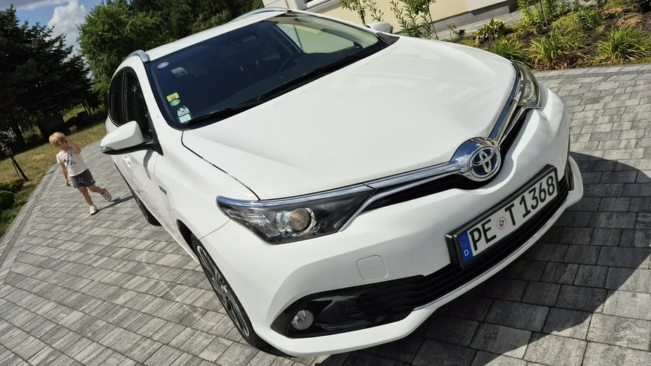 TOYOTA Auris -