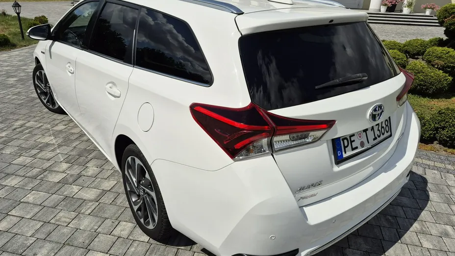 TOYOTA Auris -