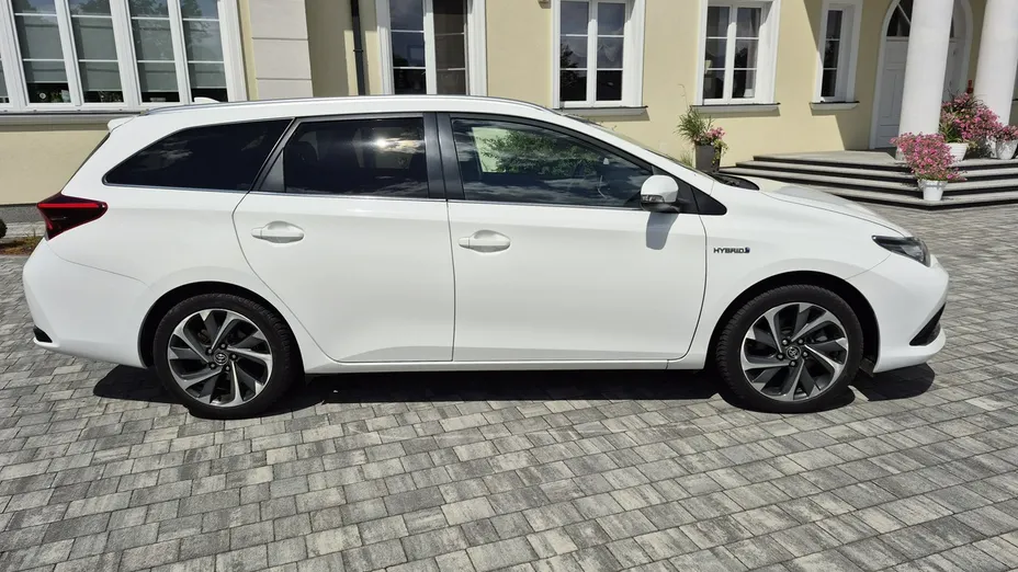 TOYOTA Auris -
