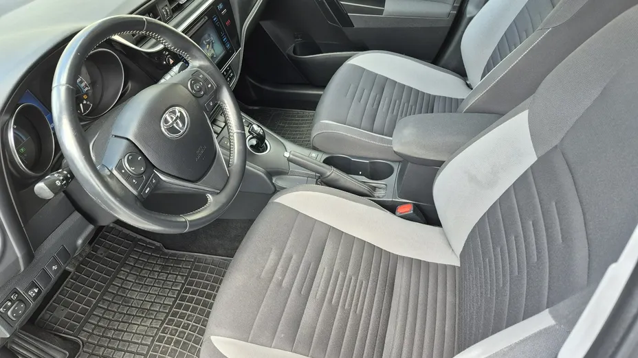 TOYOTA Auris -