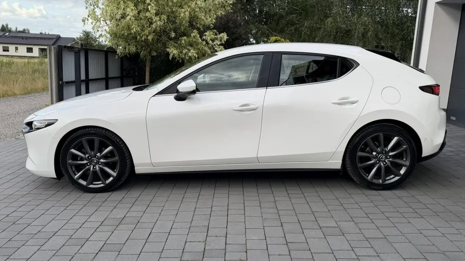 MAZDA 3 -