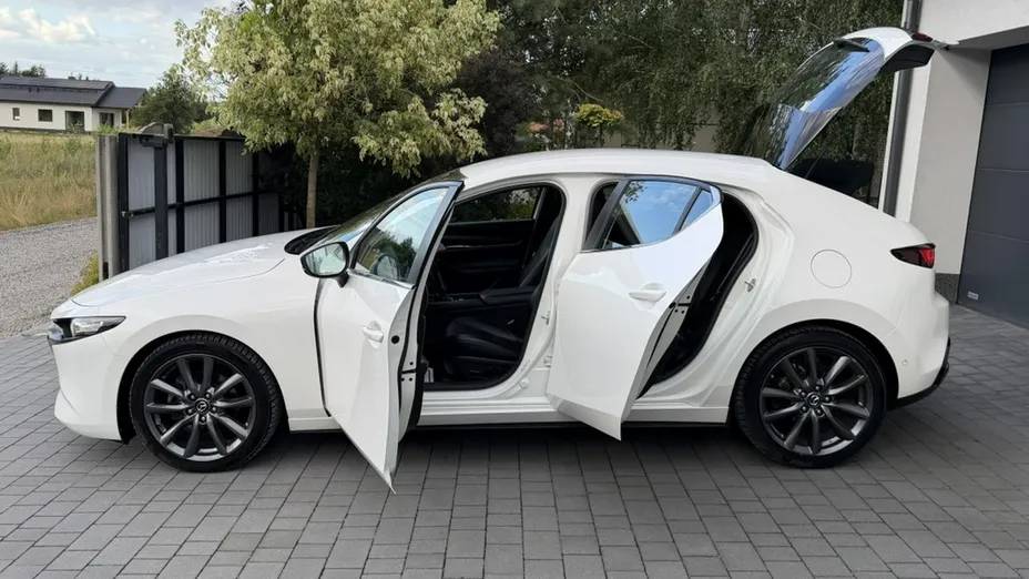 MAZDA 3 -