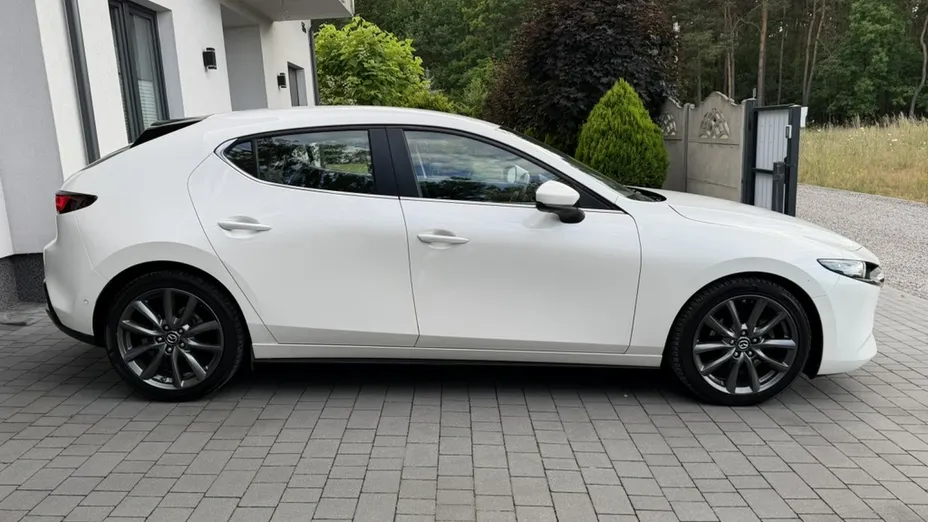 MAZDA 3 -