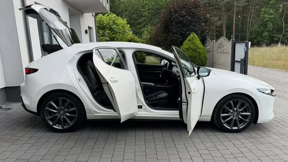 MAZDA 3 -