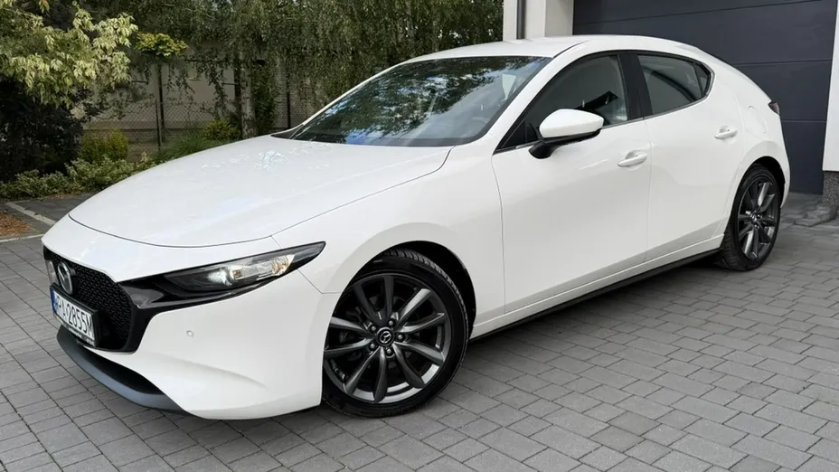 MAZDA 3 -