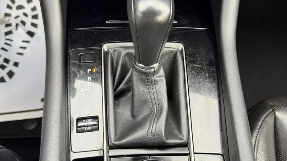 MAZDA 3 -