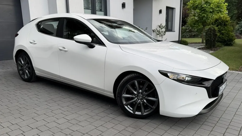 MAZDA 3 -