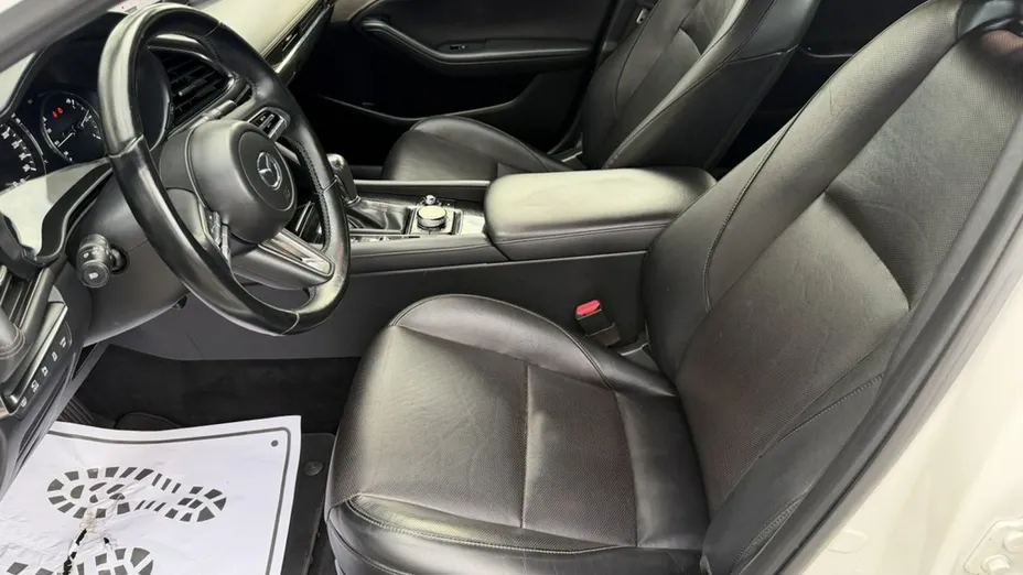 MAZDA 3 -