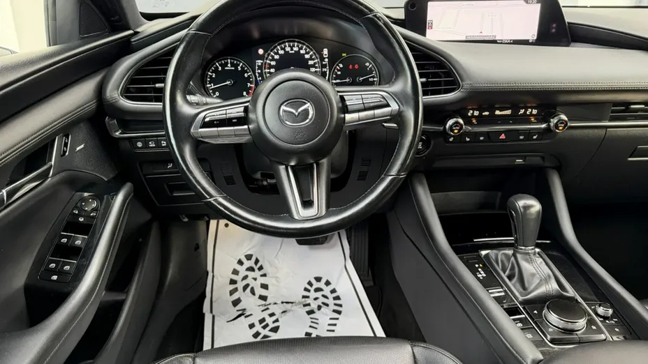 MAZDA 3 -