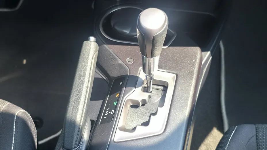 TOYOTA RAV4 -