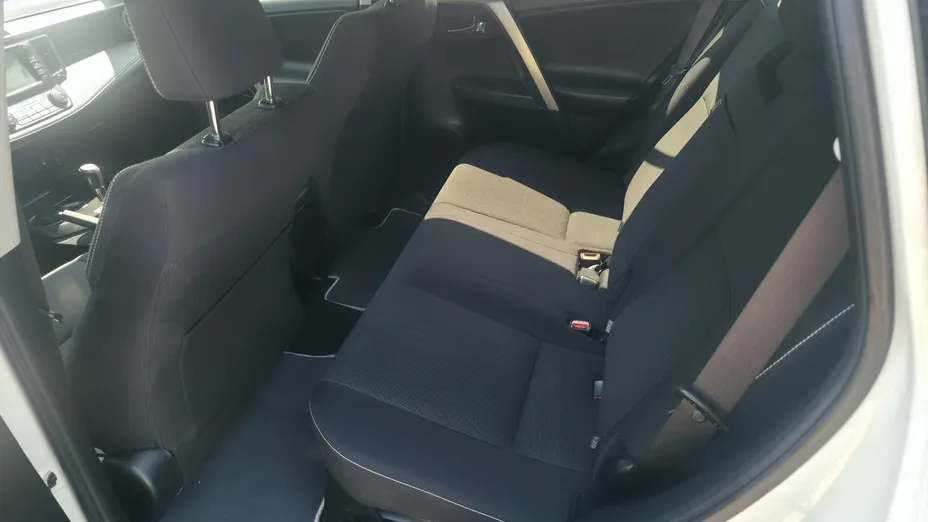 TOYOTA RAV4 -