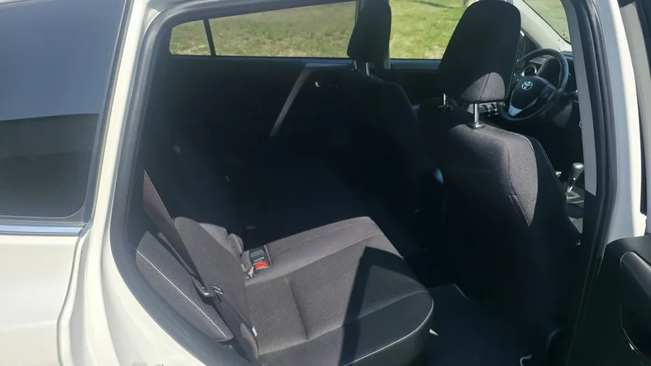 TOYOTA RAV4 -