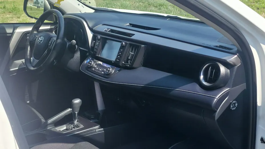 TOYOTA RAV4 -