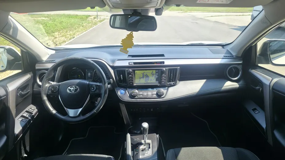 TOYOTA RAV4 -