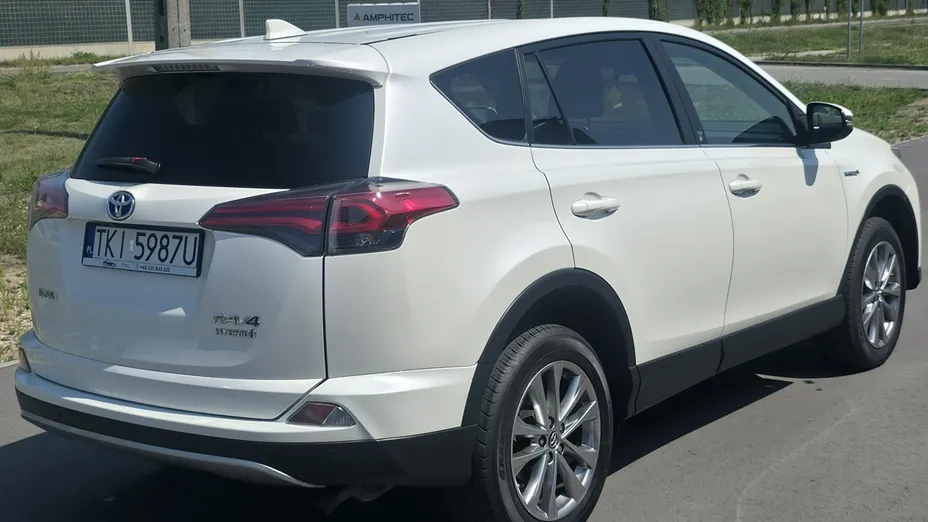 TOYOTA RAV4 -