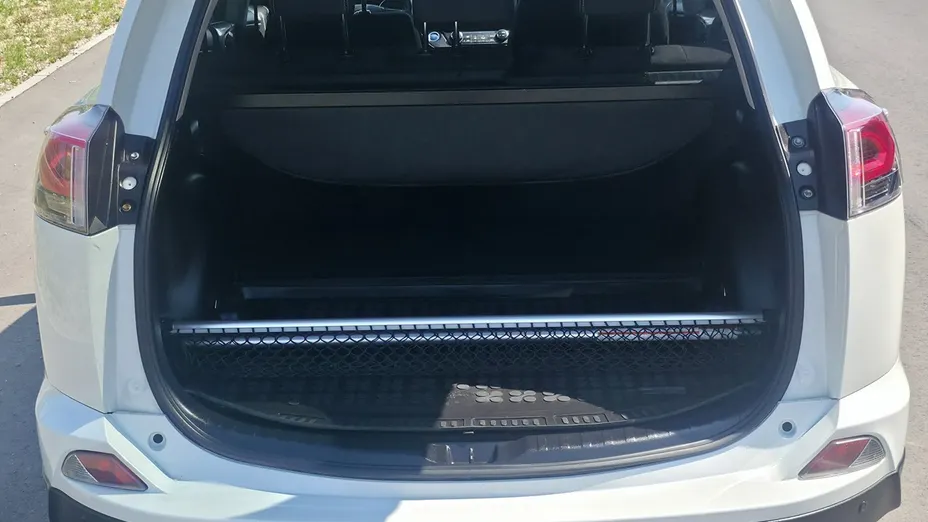 TOYOTA RAV4 -