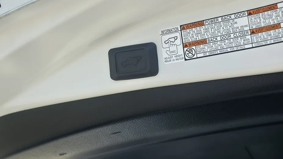 TOYOTA RAV4 -
