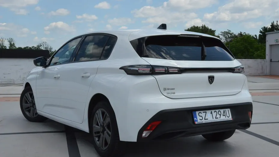PEUGEOT 308 -