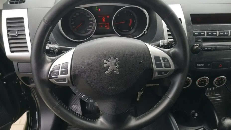 PEUGEOT 4007 -
