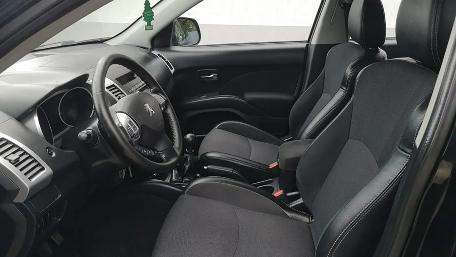 PEUGEOT 4007 -