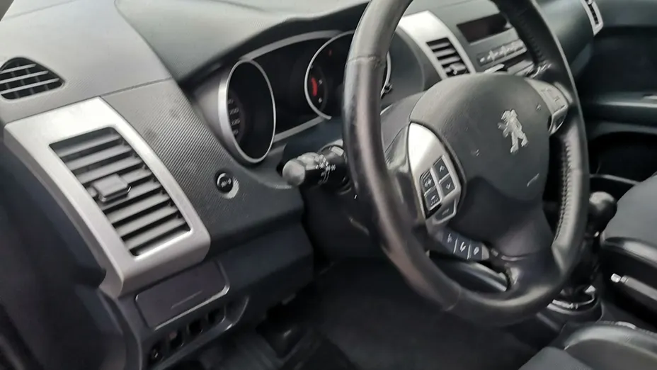 PEUGEOT 4007 -