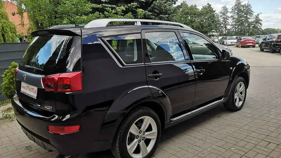 PEUGEOT 4007 -