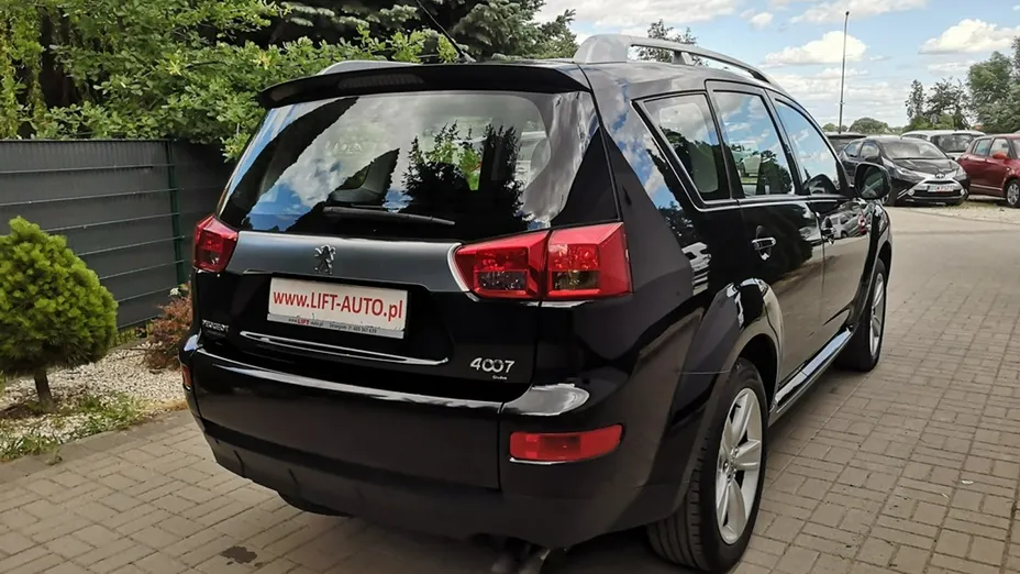 PEUGEOT 4007 -