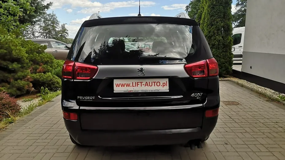 PEUGEOT 4007 -