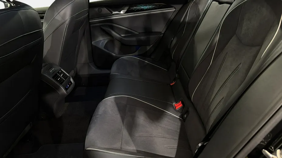 VOLKSWAGEN Passat -
