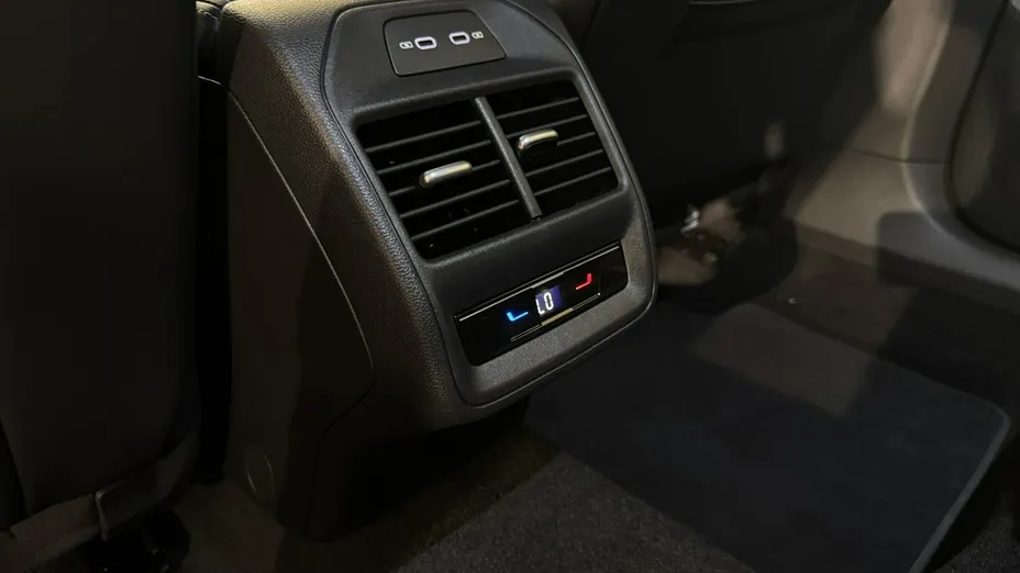 VOLKSWAGEN Passat -