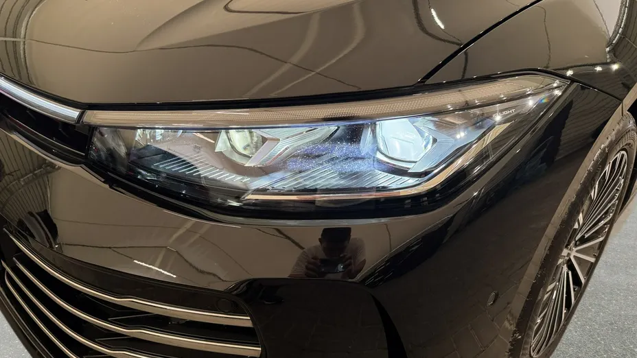 VOLKSWAGEN Passat -