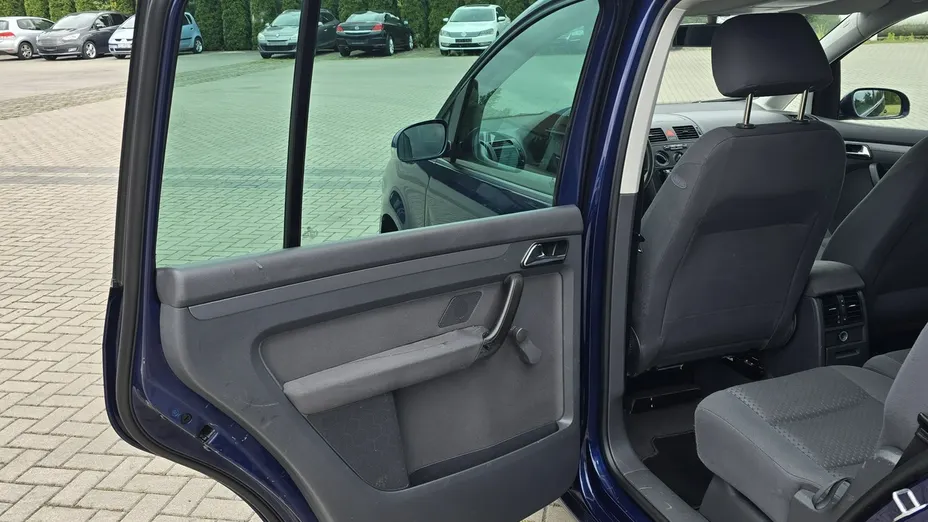 VOLKSWAGEN Touran -