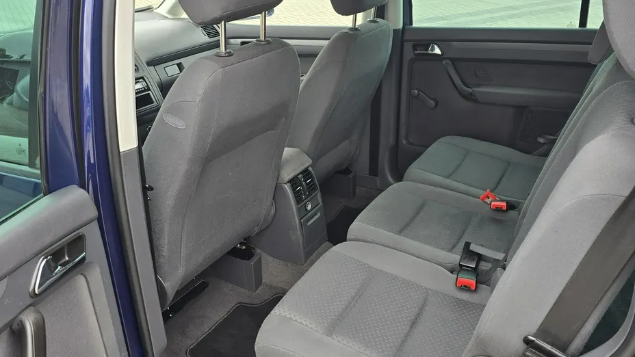 VOLKSWAGEN Touran -