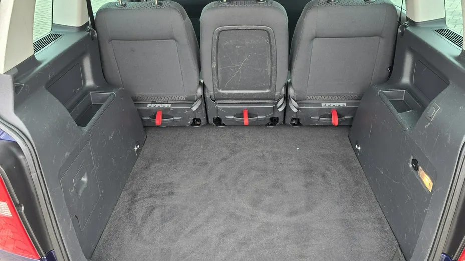 VOLKSWAGEN Touran -