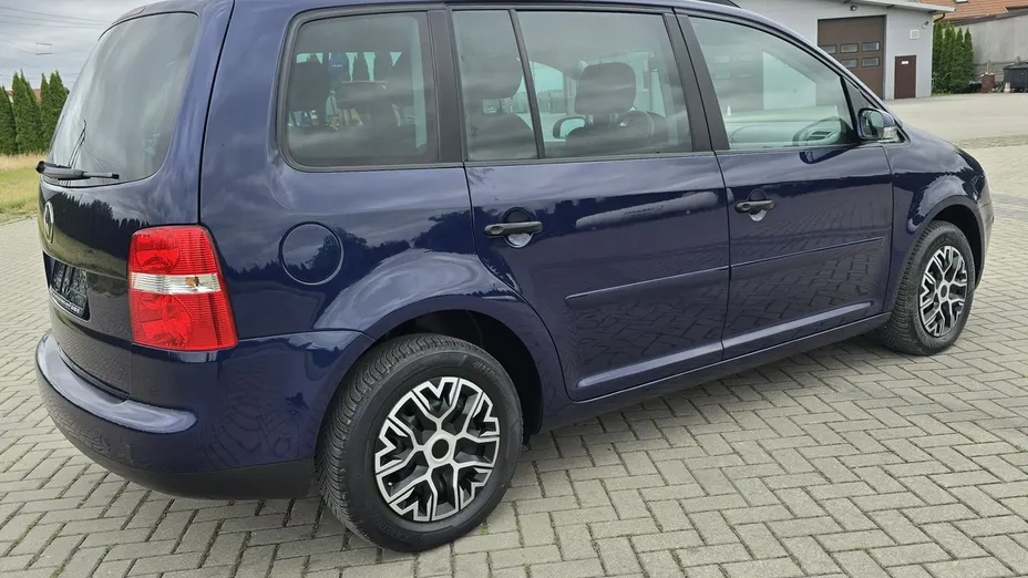 VOLKSWAGEN Touran -