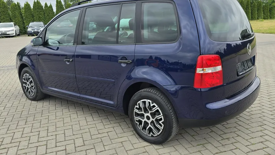 VOLKSWAGEN Touran -