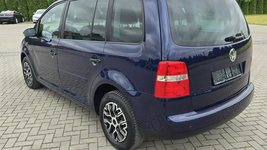 VOLKSWAGEN Touran -