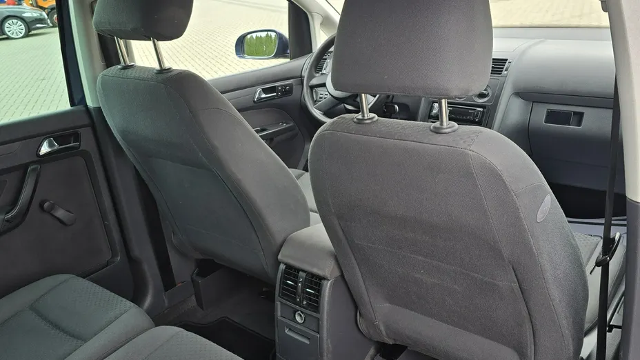 VOLKSWAGEN Touran -